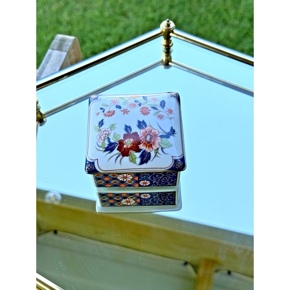 Japanese Porcelain Trinket Jewelry Box Hand Painted Floral Design Lidded Vintage